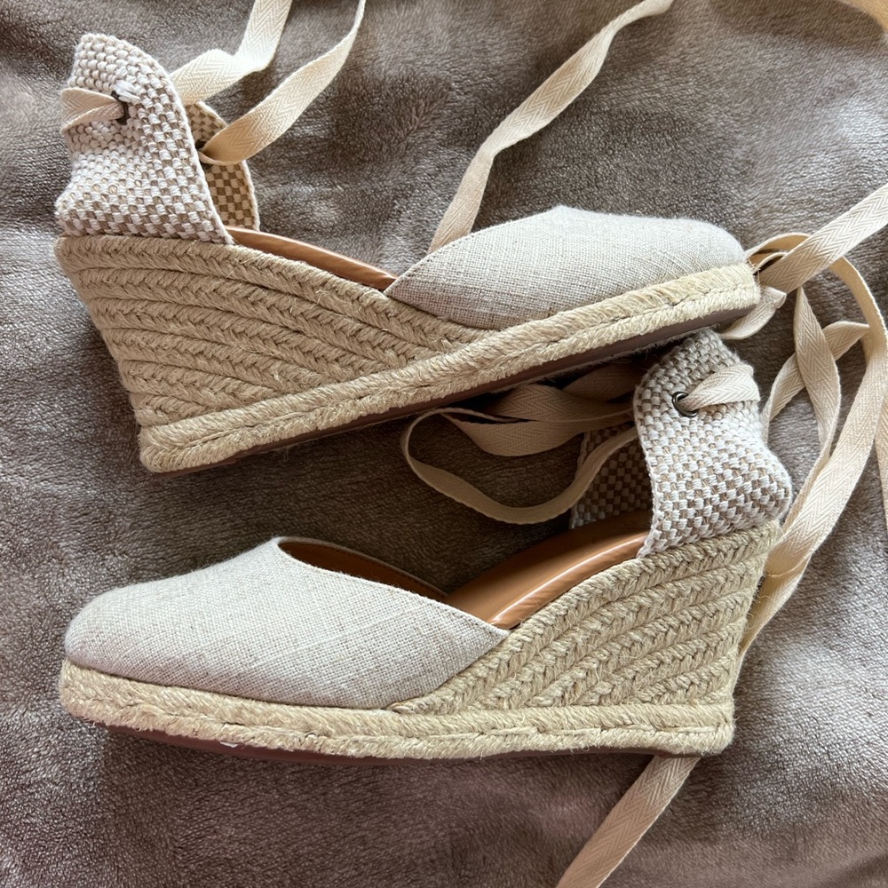 Metallic gold size 6 espadrilles in excellent condition